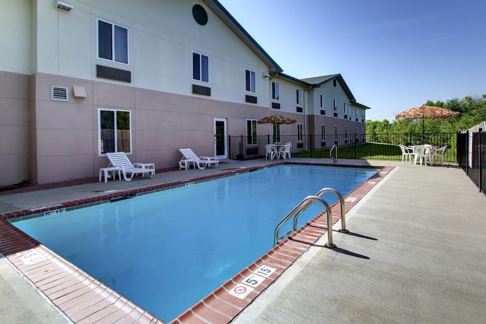Quality Inn Junction City Near Fort Riley מראה חיצוני תמונה