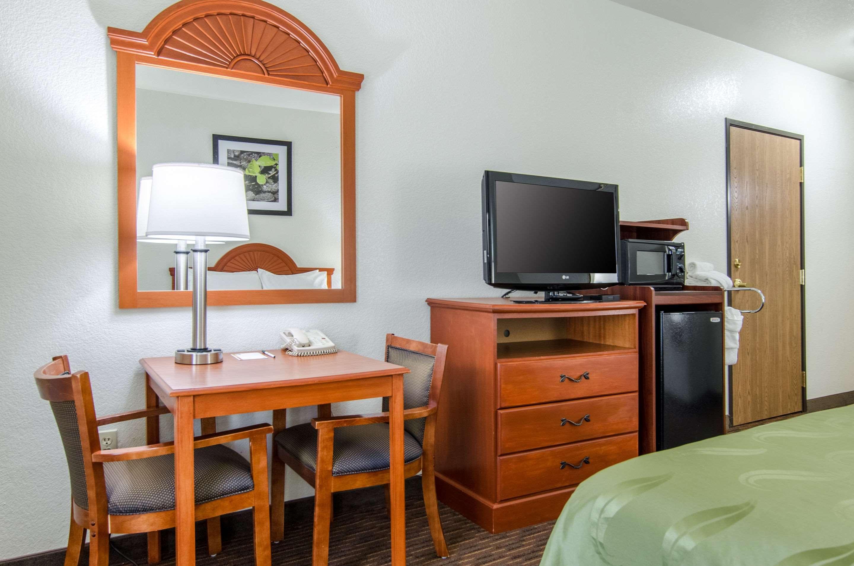 Quality Inn Junction City Near Fort Riley מראה חיצוני תמונה