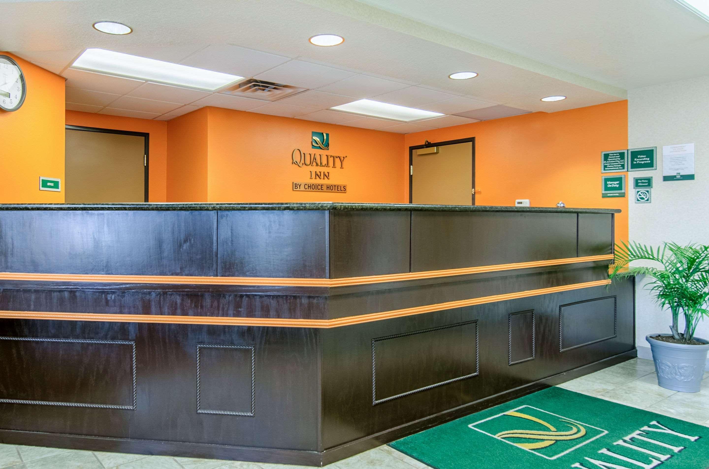 Quality Inn Junction City Near Fort Riley מראה חיצוני תמונה